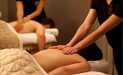 ouple massage : Experiencing relaxation together helps create quality, romantic moments that promote intimacy.