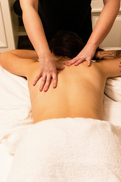 The Luxury Wellness Centre is pleased to invite you to explore our website where we pride ourselves on providing exceptional wellness services. Located in Abudhabi is renowned for its high-quality treatments. Our team of skilled and dedicated therapists bring deep expertise from Eastern Europe and the Middle East, ensuring a truly authentic and diverse wellness experience.